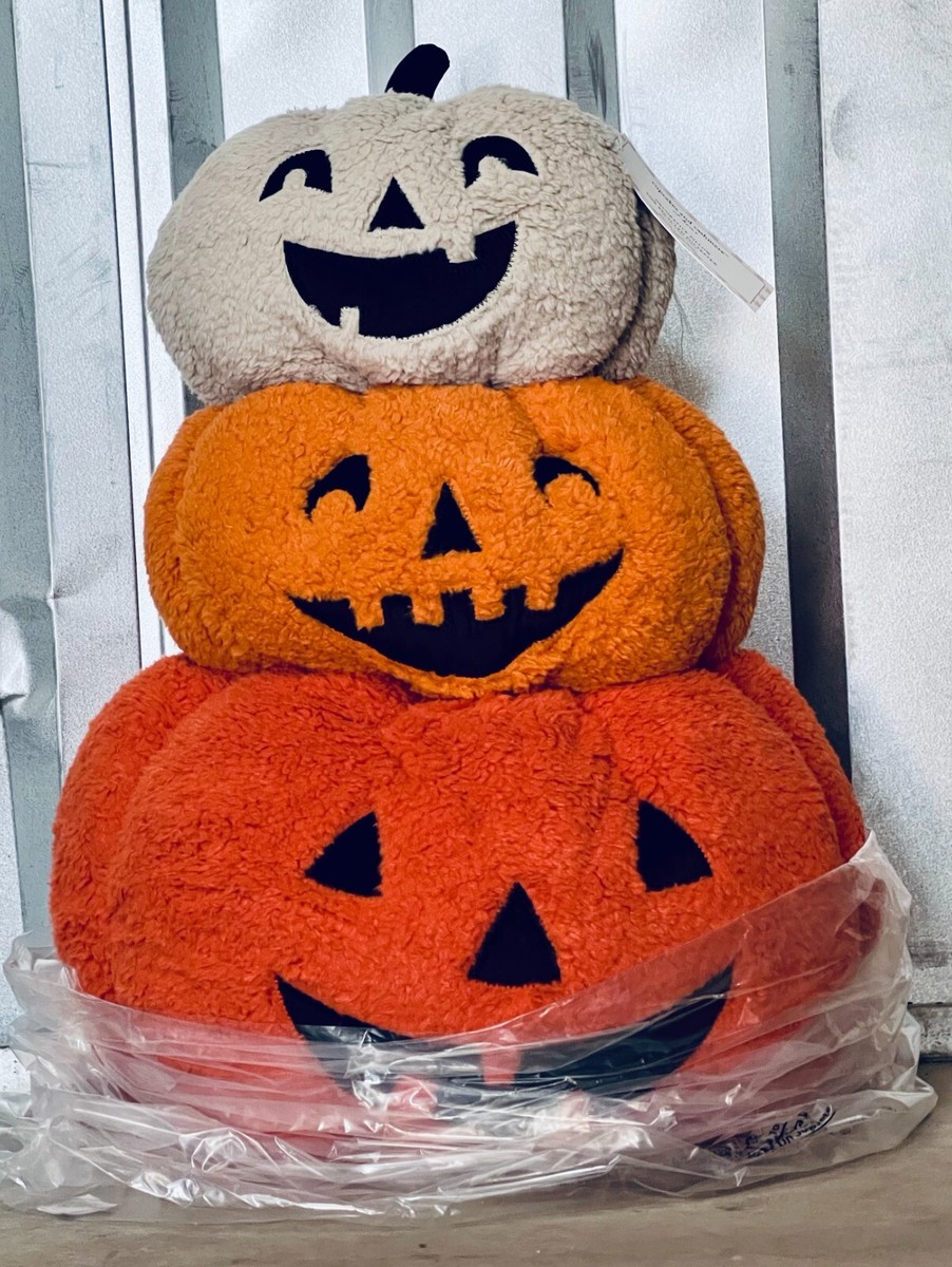 🔴 CUPCAKES AND CASHMERE Large Pumpkins Pillows Stacked Halloween