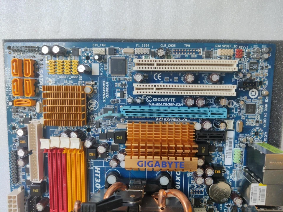 GIGABYTE AMD GA-MA74GM-S2H SOCKET AM2+/AM3 DDR2 VGA & SATA Ports Motherboard - Image 4 of 4