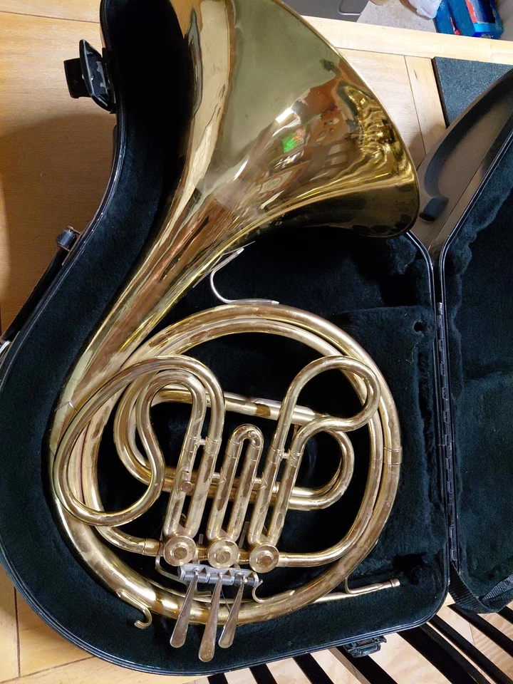 Cuerno francés Cleveland King vintage y estuche Foto 2 de 4