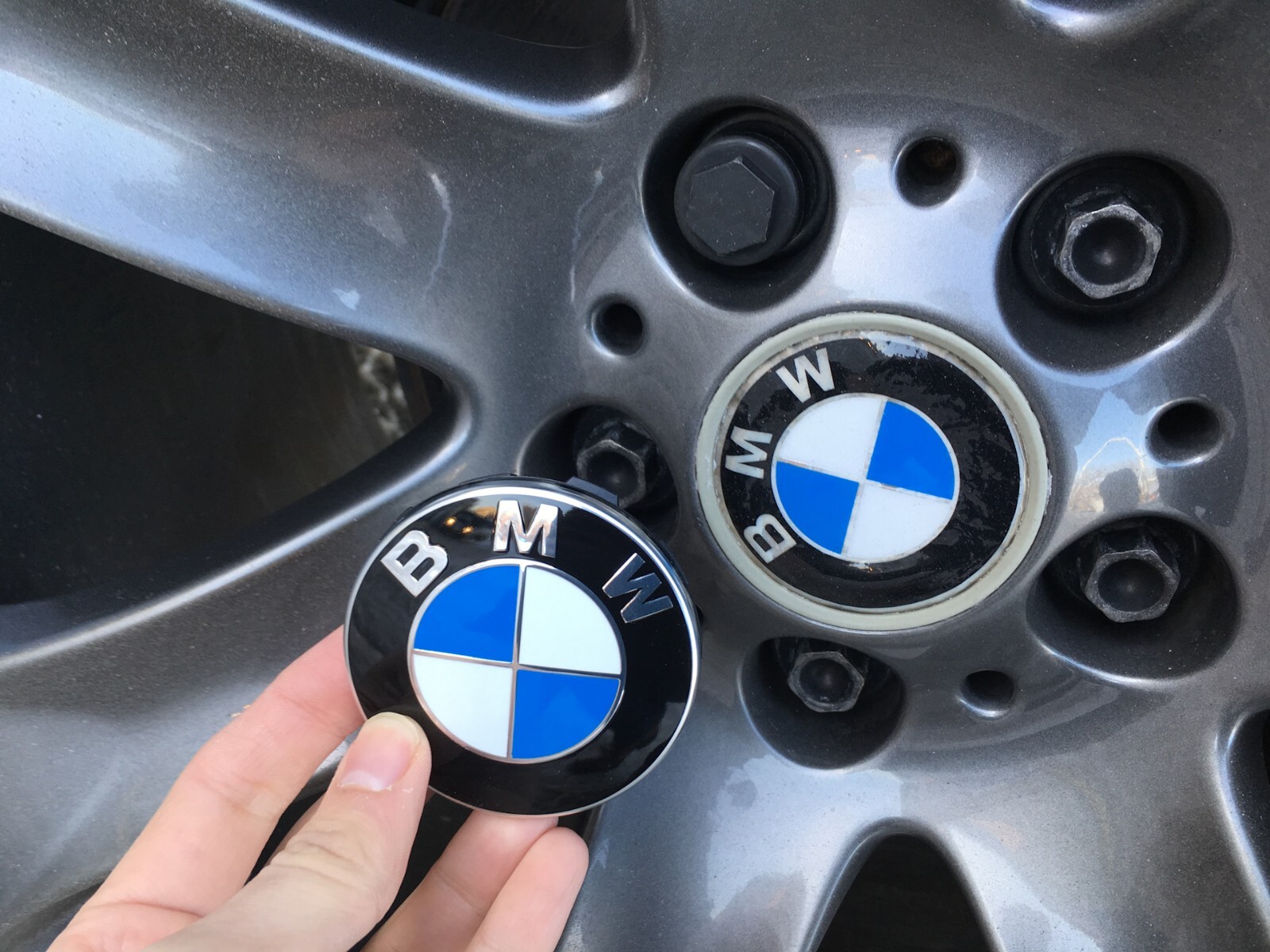 4 pcs BMW Wheel Center Emblem Caps Falak Tayyeb Platinum Government