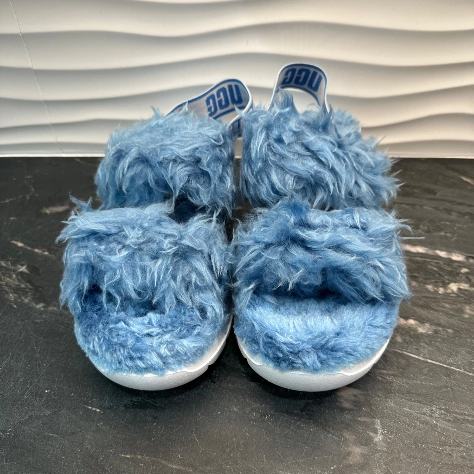 Sandalo da donna blu UGG Australia Fluff Sugar taglia 10 pelliccia sintetica nuovo senza scatola
