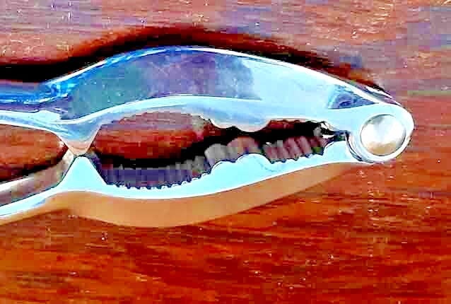 New Winco 6 in. Double Claw Commercial Chrome Crab Lobster Nut Shell Cracker - Image 3 of 3