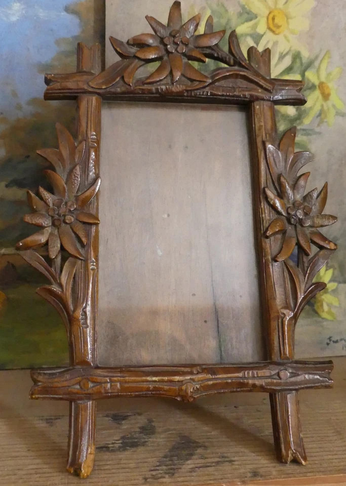 Cadre Ancien bois sculpté type forêt noire Edelweiss Brienz Suisse - Photo 2/4