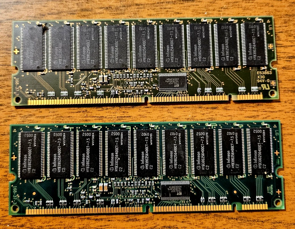 INFINEON 1GB (2x512MB)  PC133R HYS72V64300GR-7.5-C2 PC-133R 3.3V ECC REG - Image 2 of 3