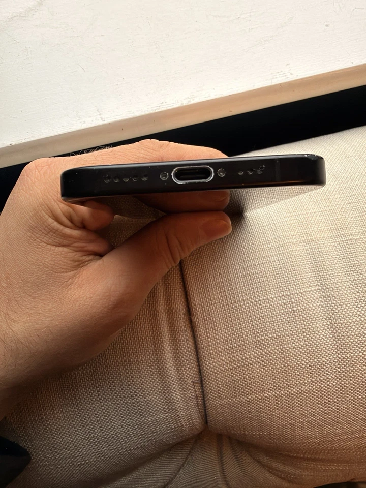 Apple iPhone 16 · 128GB, photo 3 of 5
