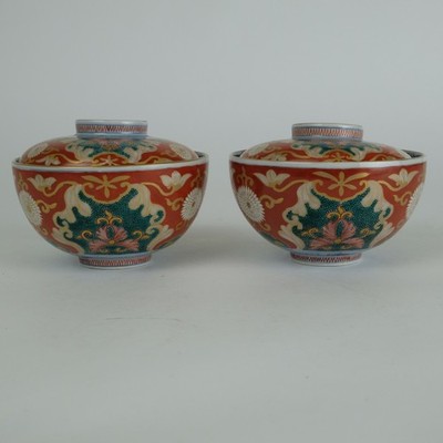 Feines Paar antike japanische Imari Schalen & Deckel Blumendekor Meiji 19. Jh.