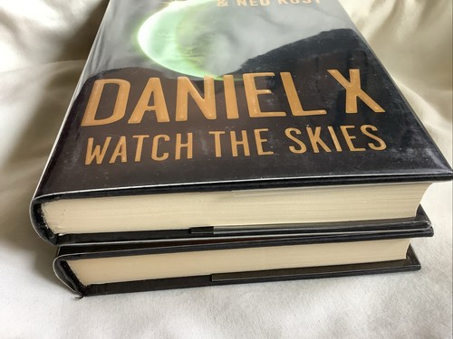 2 HCs by James Patterson: The Dangerous Days of Daniel X & Watch the Skies - Imagen 10 de 13