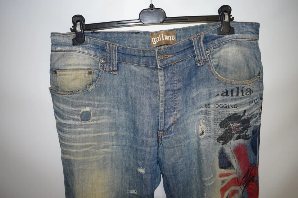 Jeans John Galliano Union Jack Estampado de Periódico Azul Envejecido Denim W 36 L 33 Foto 2 de 4