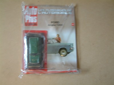 DINKY TOYS England : Ford Anglia réf. 155, couleur turquoise, intérieur