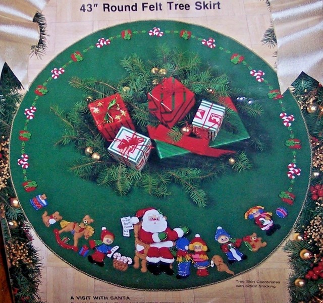 Bucilla Christmas Tree Skirt Kit 43 Inch Round Santas Workshop Felt Vtg