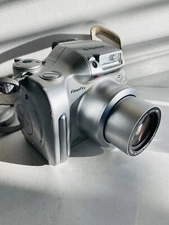 FujiFilm FinePix 2800 Zoom 2.0 Mega ~ Pixels 6x Optical Zoom 