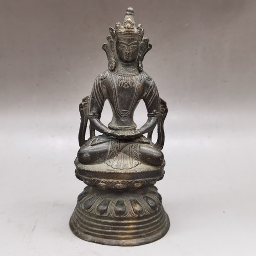 Antiguo Buda de Bronce Guanyin Chino Tiene Larga Historia y Gran Valor de Colección - Imagen 2 de 9