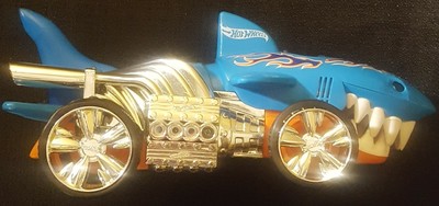 hot wheels extreme sharkcruiser