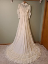 Gorgeous Vintage 60s 70's Lace Prairie Wedding Dress Ivory Train Hippie Boho