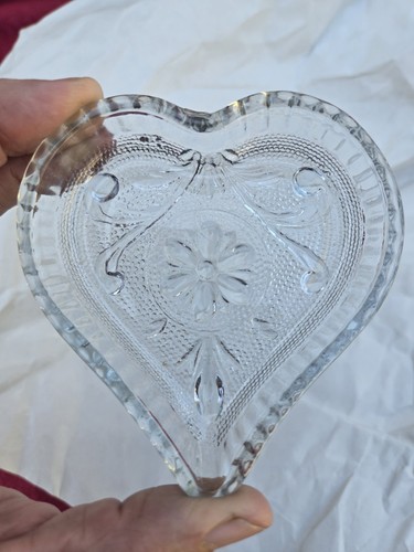 Vntg Indiana Tiara Clear Glass Heart Shaped Cards Bridge Nut Candy Ashtray Dish