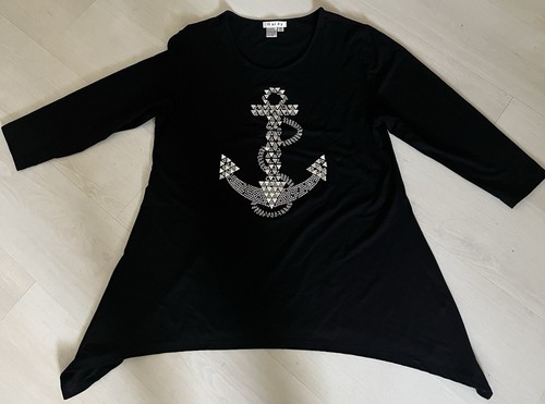 Pre owned Women’s Size Large Black T If you like Glitz this is for you.