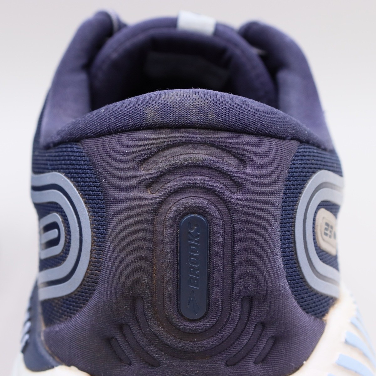 Brooks Beast GTS 23 Mens Size 10.5 4E Running Shoes Navy  display picture 3