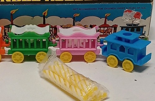 NEW Vintage Plastic Circus Train with Animals Birthday Candle Holder + Candles - Imagen 4 de 5