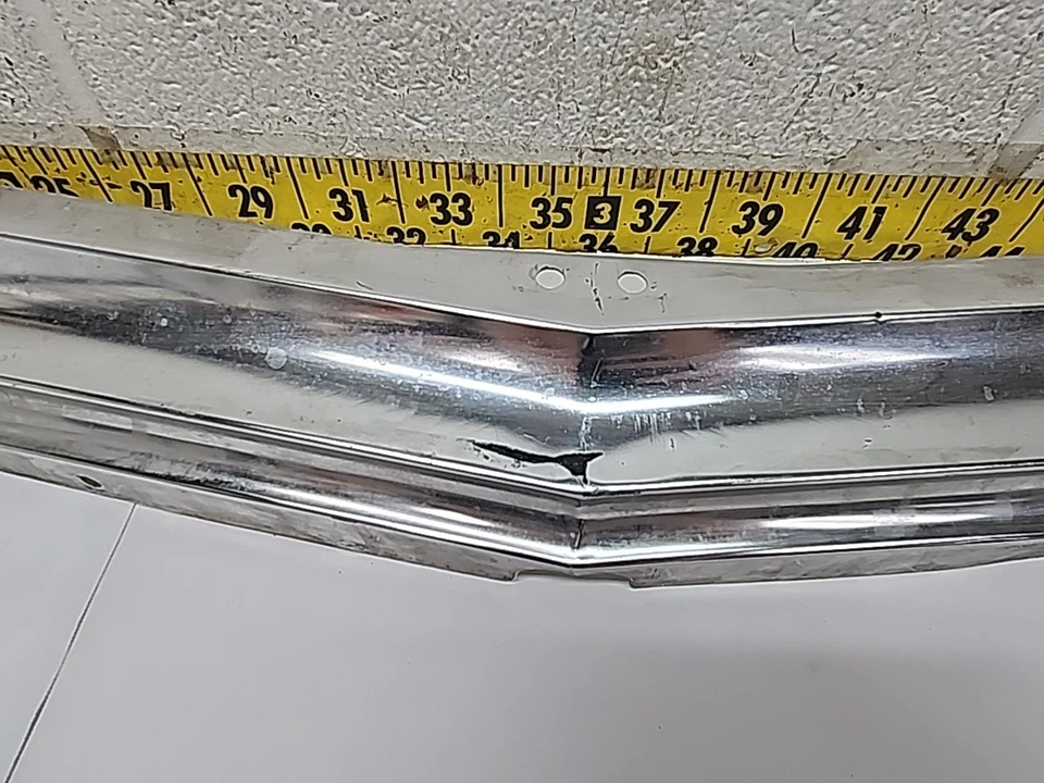 Moldura de panel de llenado de parachoques/rejilla inferior GM 1963 OEM Oldsmobile Dynamic 88 (TB52) Foto 4 de 4