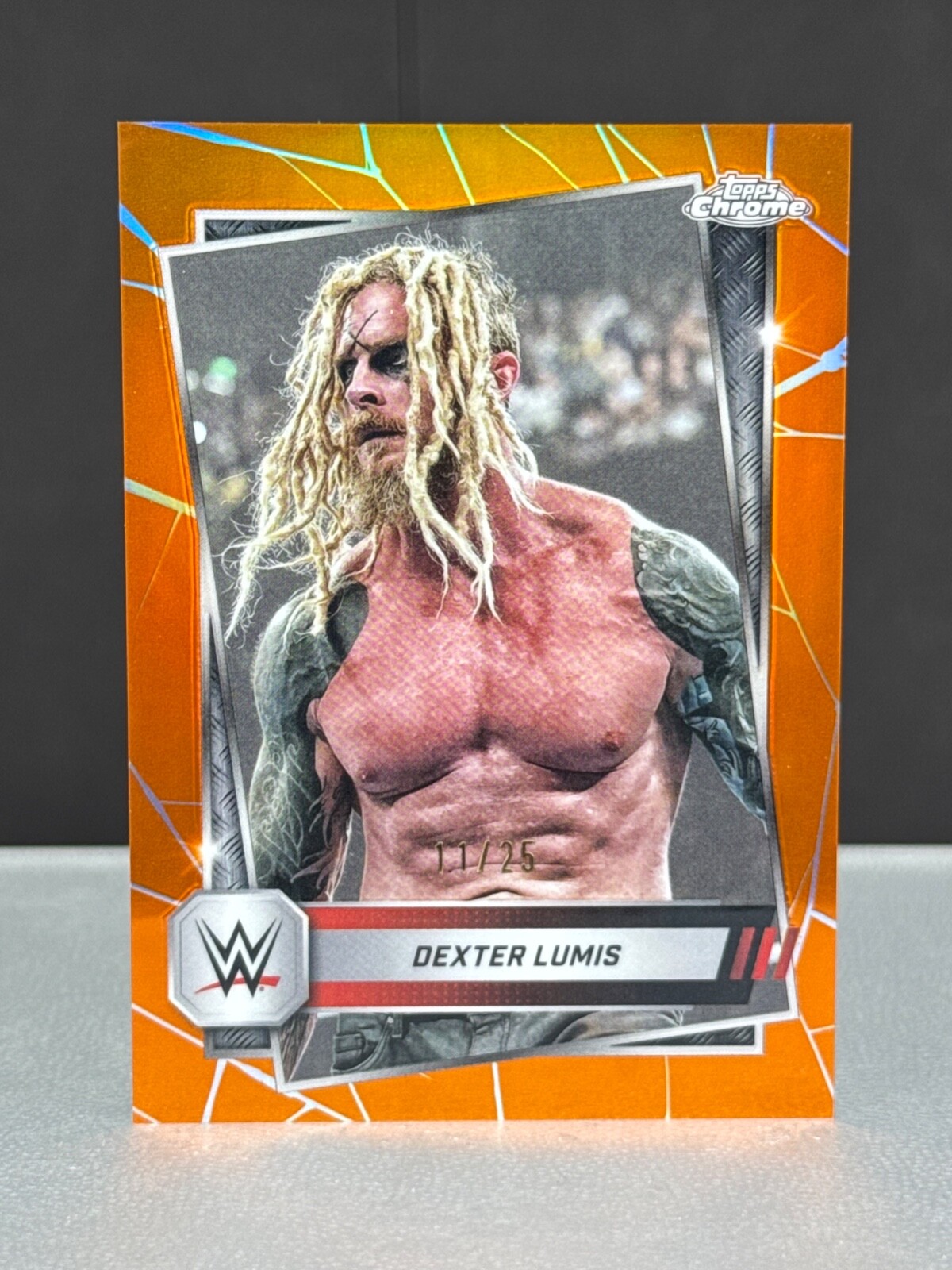 Dexter Lumis 2025 Topps Chrome WWE Orange Geometric /25 Refractor #40 RAW