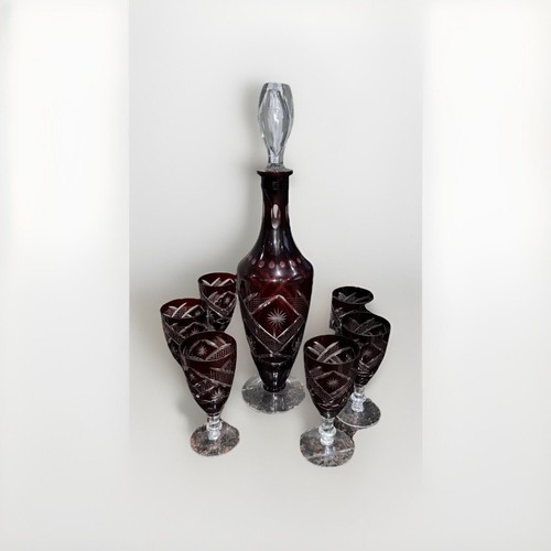 Antik Vintage Böhmisch Rubinrot Schliff auf Klar Kristall Karaffe Set & 6 Gläser