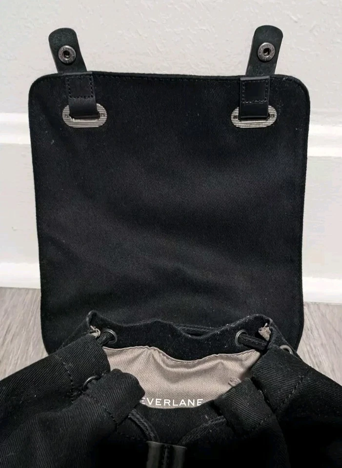 Mochila Everlane The Modern Snap Negra Cordón LEER Foto 2 de 4