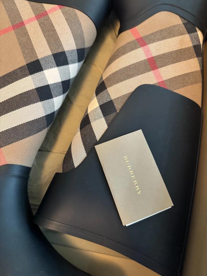 Botas altas Burberry Rubber Marsh Stamp para mujer Foto 3 de 4