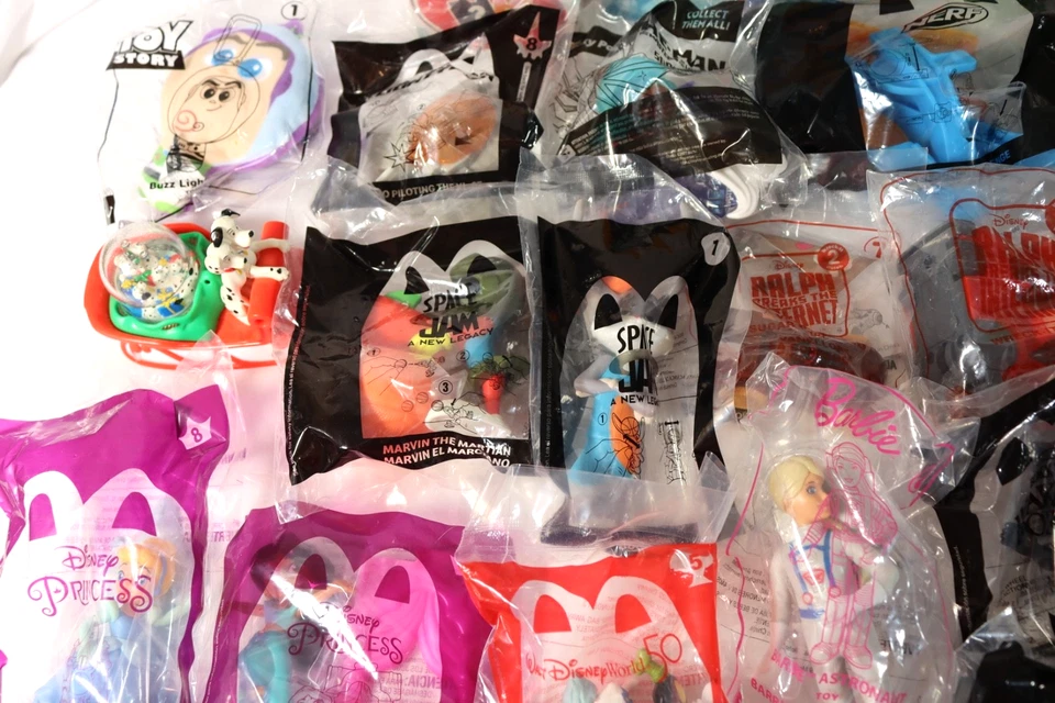 Lote grande de 42 piezas McDonald's Happy Meal Toys 1986 Dalmations, Barbie, Ty Boo, Mario Foto 2 de 4
