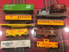 HO Scale Rolling Car Lot of 10 - Box Cars - Caboose - Mixed Brands - Flat Beds
