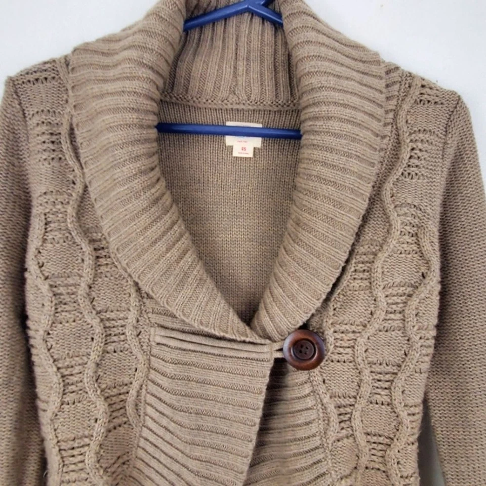 Cárdigan Mossimo Beige Tejido con Cable Círculo Cuello Chal Botón Único Talla Pequeña Foto 3 de 4