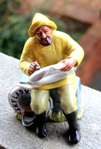 FIGURA ROYAL DOULTON "EL BARQUERO " ALONDRA" " HN 2417 - Imagen 13 de 24