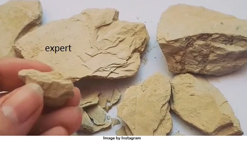 Multani Mitti Fuller's Earth 40 Grams For Face & Hair Pack Pure Natural Raw - Image 4 of 4