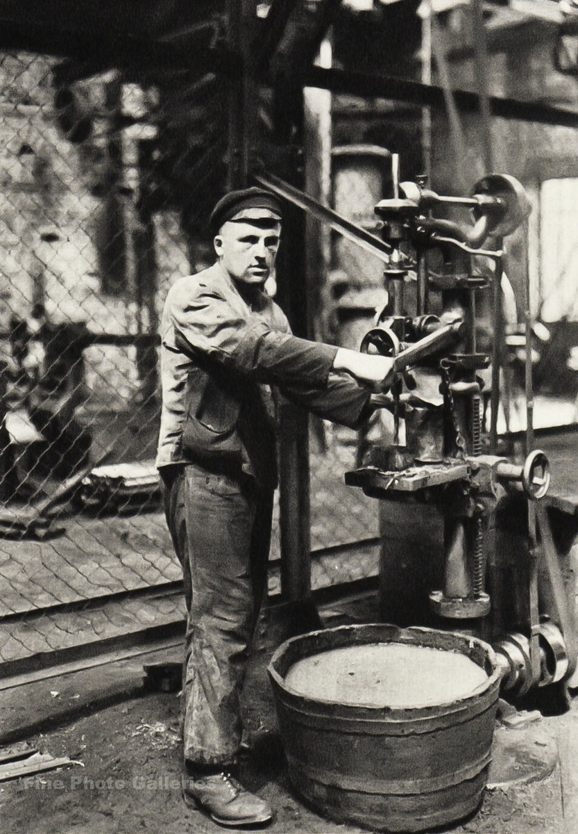 【Mr.frea 】August Sander W1siZiIsIjMyODAwNCJdLFsicCIsIm