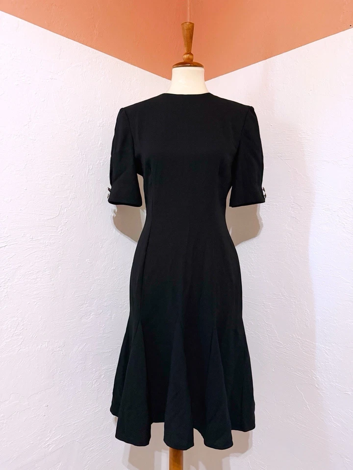 Винтажное миди-платье 90-х Liz Claiborne Black Stars Goth Fit Flare с оборками размер 8 M - Изображение 2 из 4