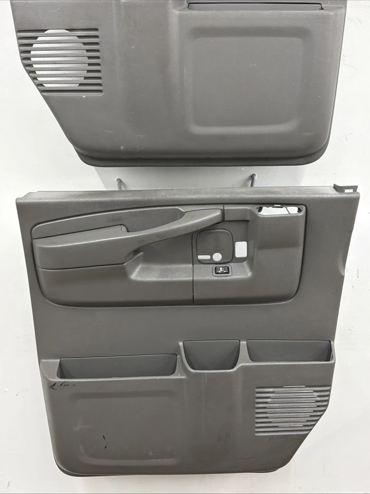 03-14 Juego de paneles de puerta gris Chevy Express GMC Savana 2500 3500 OEM Foto 3 de 4