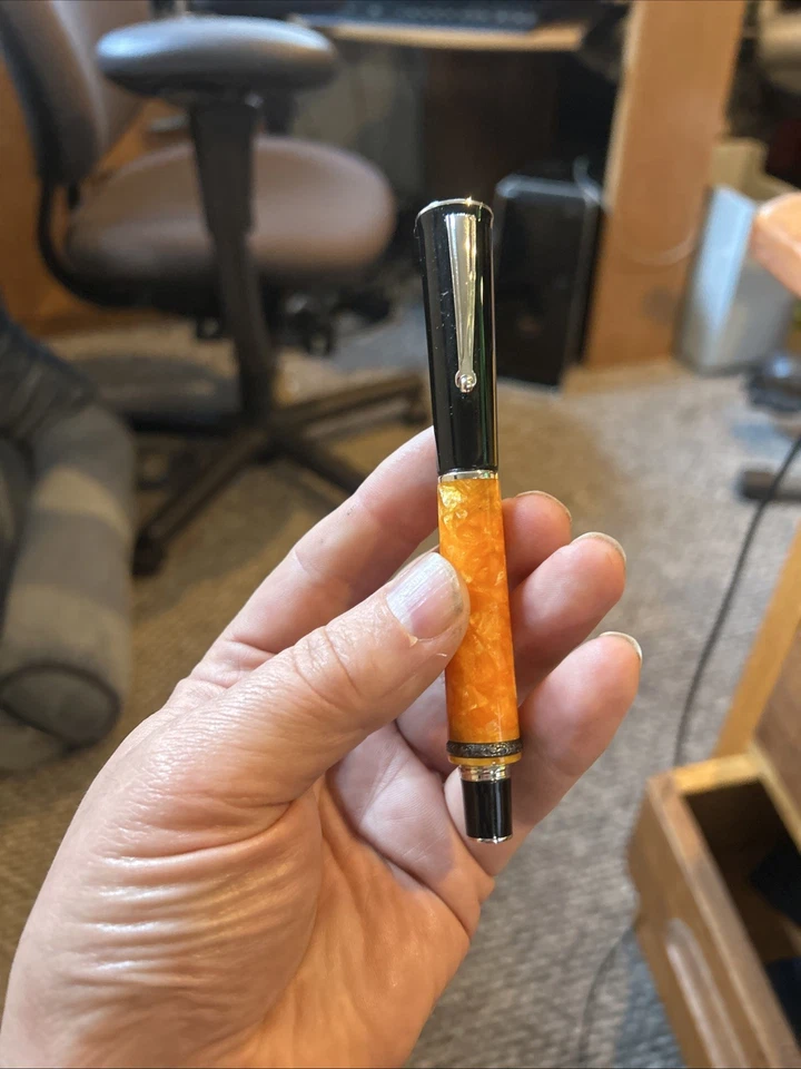 Caneta-tinteiro Delta Dolcevita ouro branco 18k nova na caixa - Imagem 2 de 4