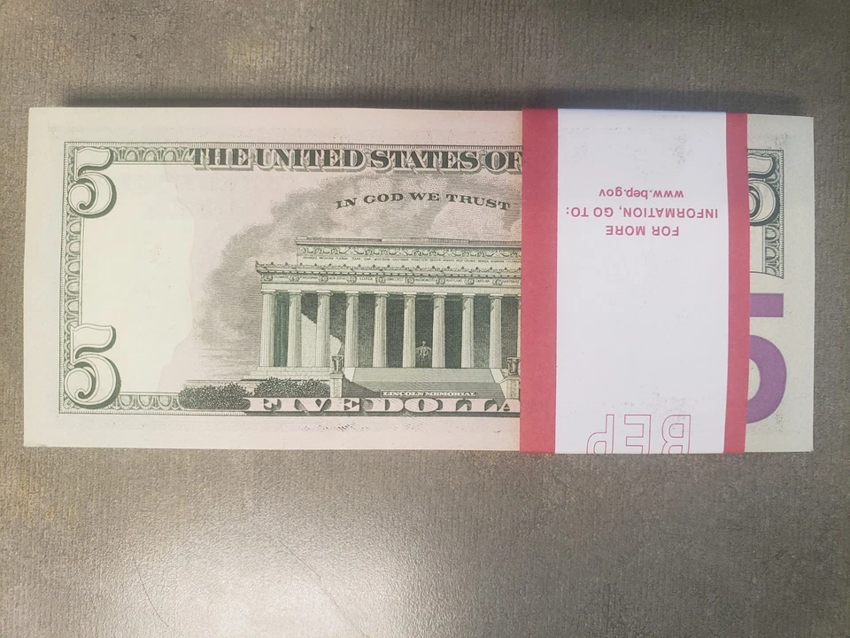 NEW $5 DOLLAR BILLS UNCIRCULATED BEP STRAP 100 CONSECUTIVE $500 FACE VALUE 2021 - Image 3 of 4
