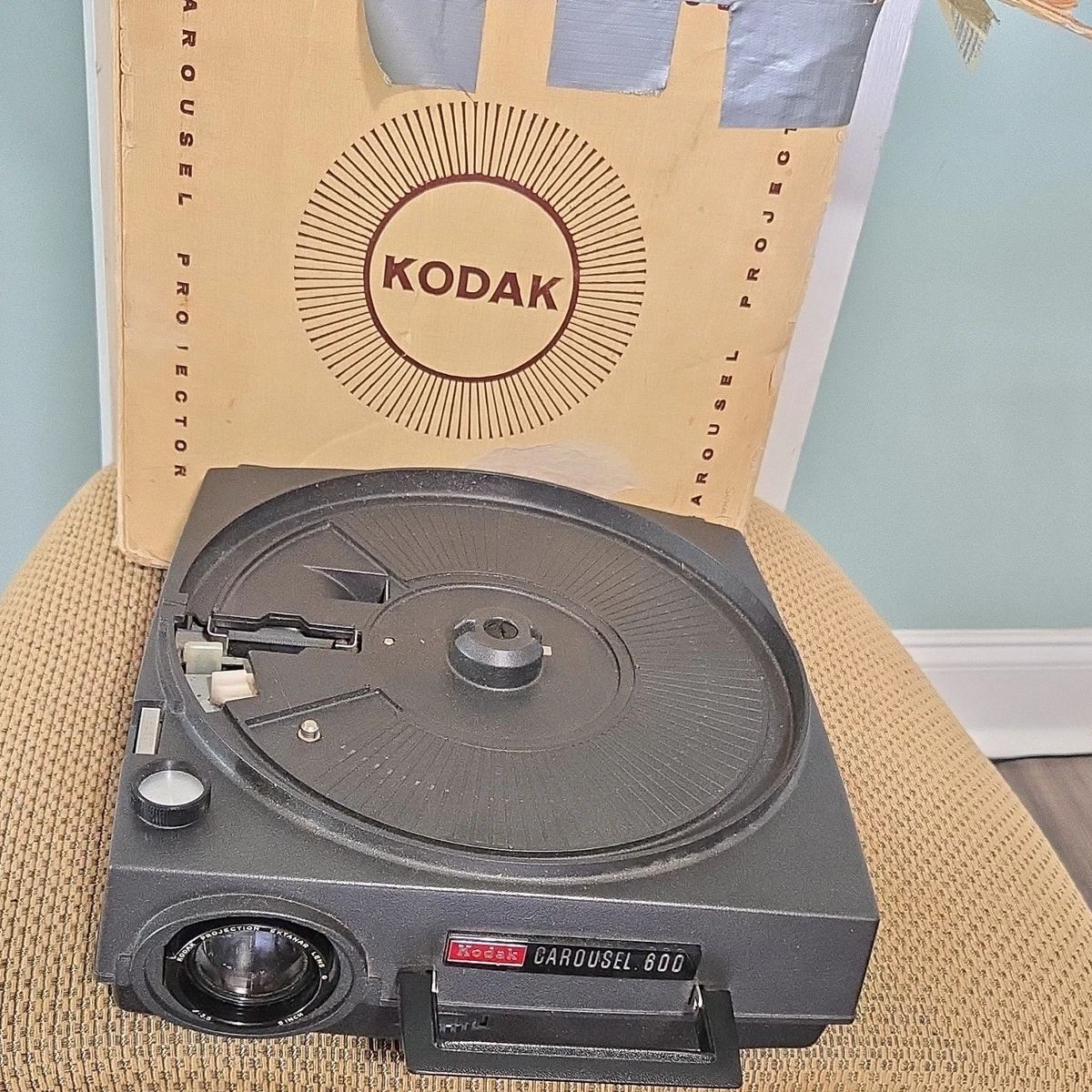 コダック　プロジェクター　CAROUSEL 600H インテリアに。ジャンク品 Kodak Carousel 600 projector (*) — Camera Center