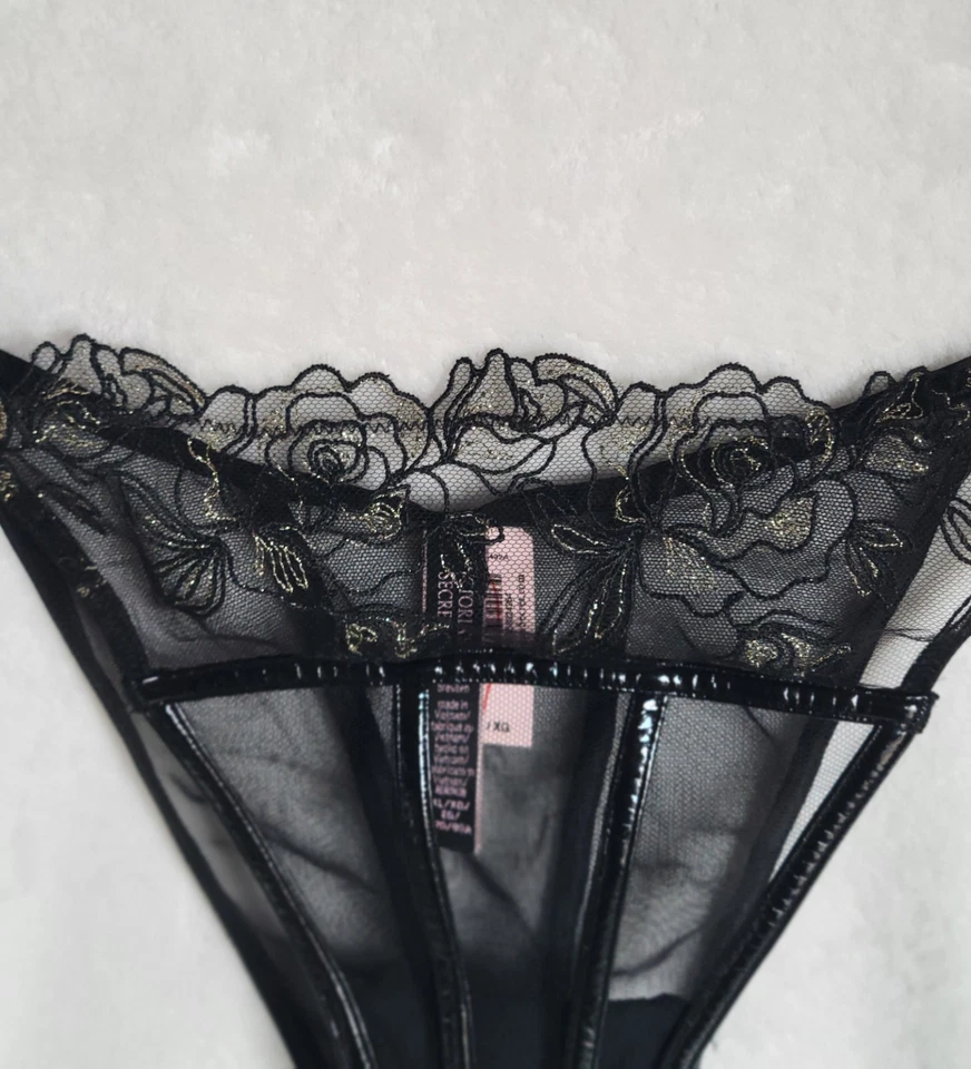 NUEVO CON ETIQUETAS Victoria's Secret Conjunto Tanga Sujetador Imitación Cuero 38D/XL Negro Foto 2 de 4