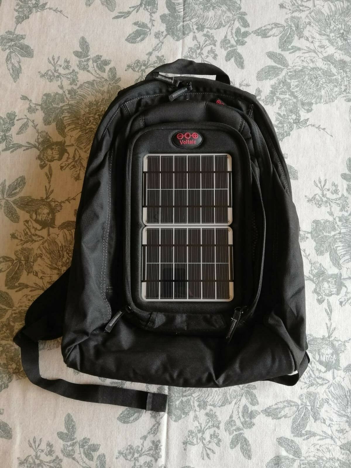 SAOLA Zaino Voltaic Systems con pannello solare e caricatore incorporato funzionante