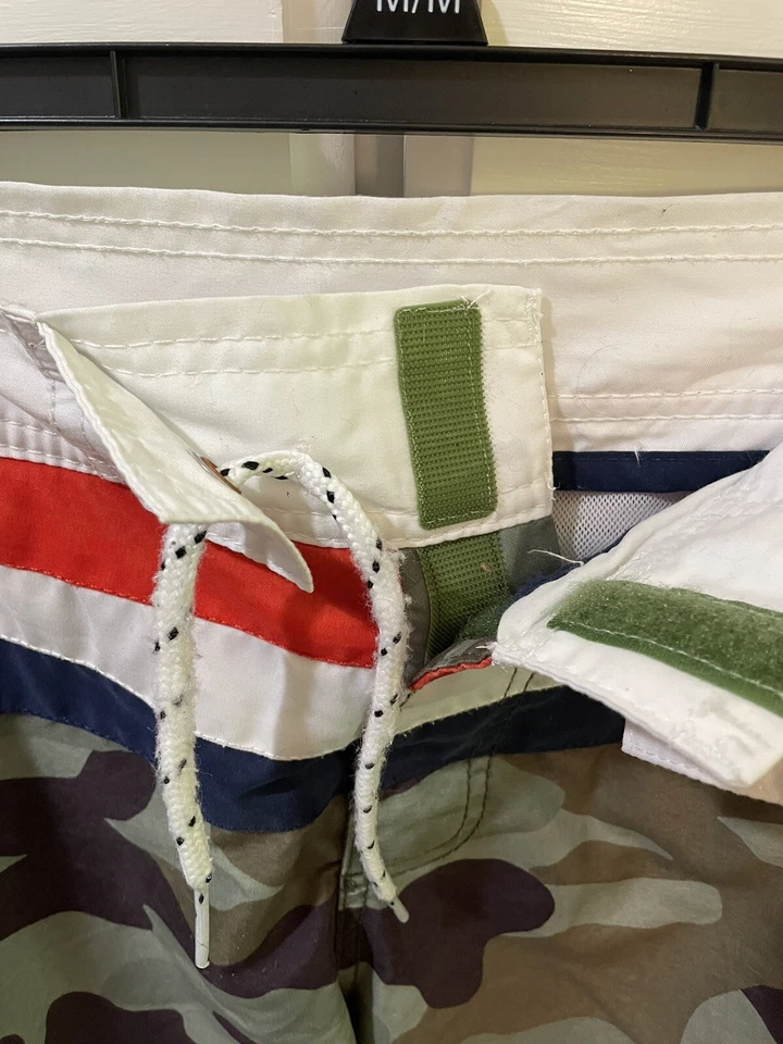 Boden Niños Board Shorts Niños 13-14 años Camuflaje Rayas Bolsillos Malla Forro Pantalones Cortos de Natación Foto 3 de 4