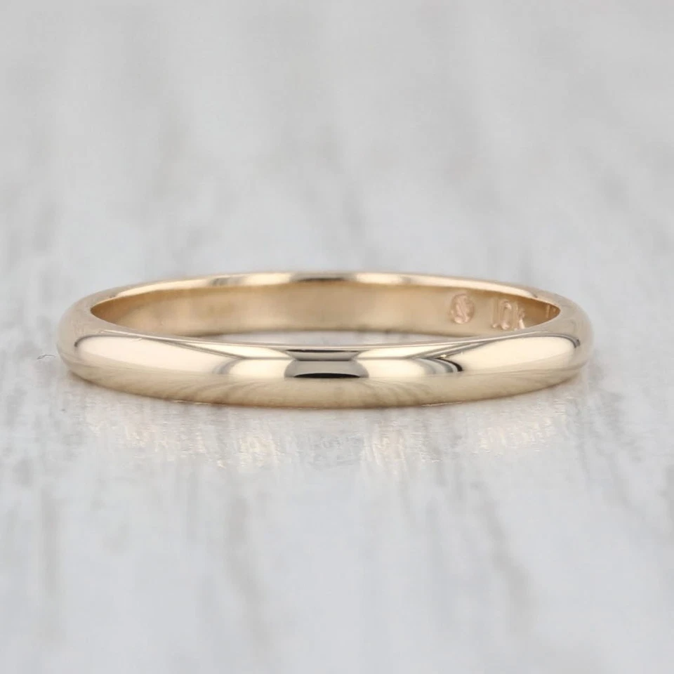 Classic Gold Wedding Band 10k Yellow Gold Size 5 Ring - Image 4 of 4