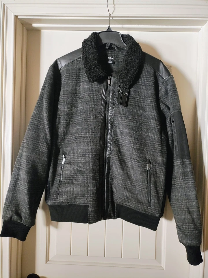 Chaqueta de bombardero DKNY para hombre a cuadros ultra resbaladiza talla M irregular Foto 2 de 4
