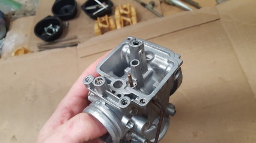 1988 1989 Suzuki GSXR750 outer right carburetor body # 4 CODE 17C30 NICE! - Picture 8 of 12