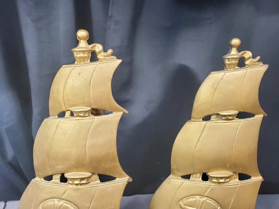 Antigua chimenea de fundición pesada compañera barcos vikingos con cepillo solamente. Foto 2 de 4