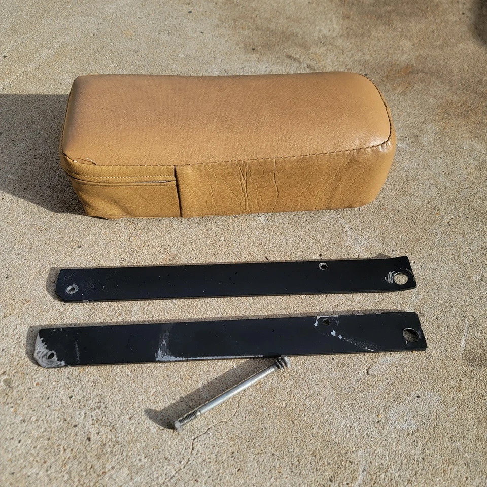 Reposabrazos original Volvo 240 bronceado con cubierta nueva del mercado de accesorios 242 244 245 75-93 beige Foto 2 de 4