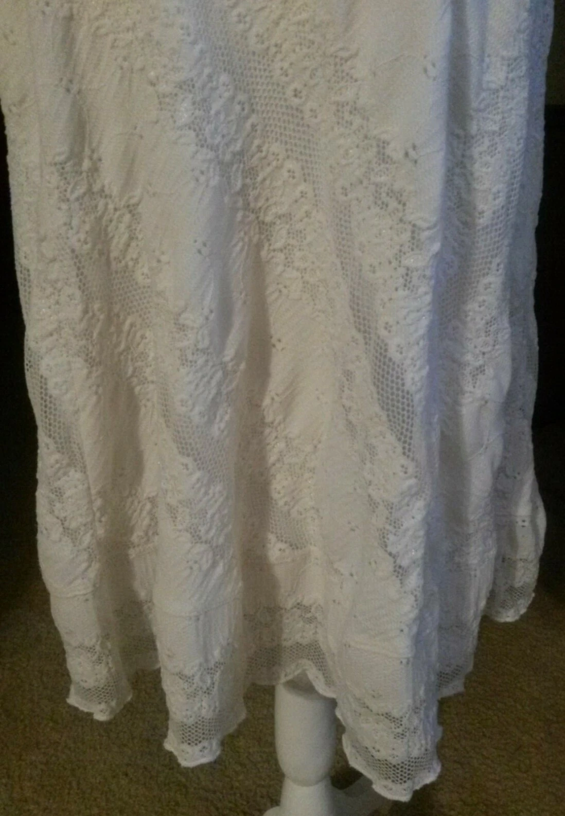 OFF WHITE Abito Dressbarn taglia 4 bianco sporco foderato con disegni in pizzo 40" lungo 15 1 2" busto