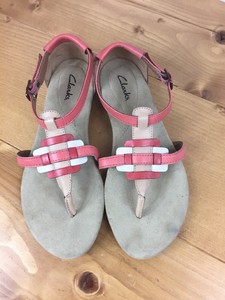 clarks thong sandals