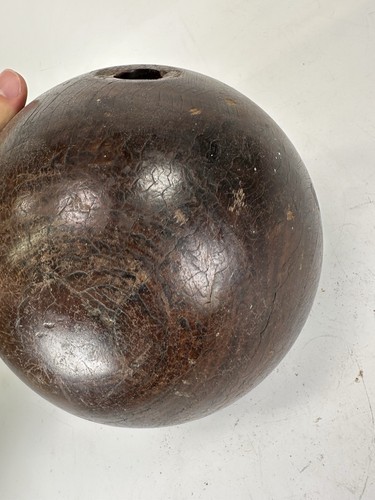 Antica palla da bowling vittoriana in legno Lignum Vitae del 1800 2 fori 14 libbre 4,4 oz - Foto 15 di 19