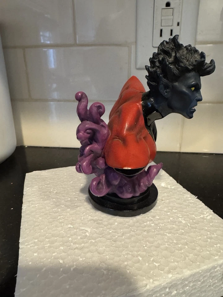 Marvel Nightcrawler 5 1/2” mini busto 1386/5000 totalmente pintado Foto 3 de 4